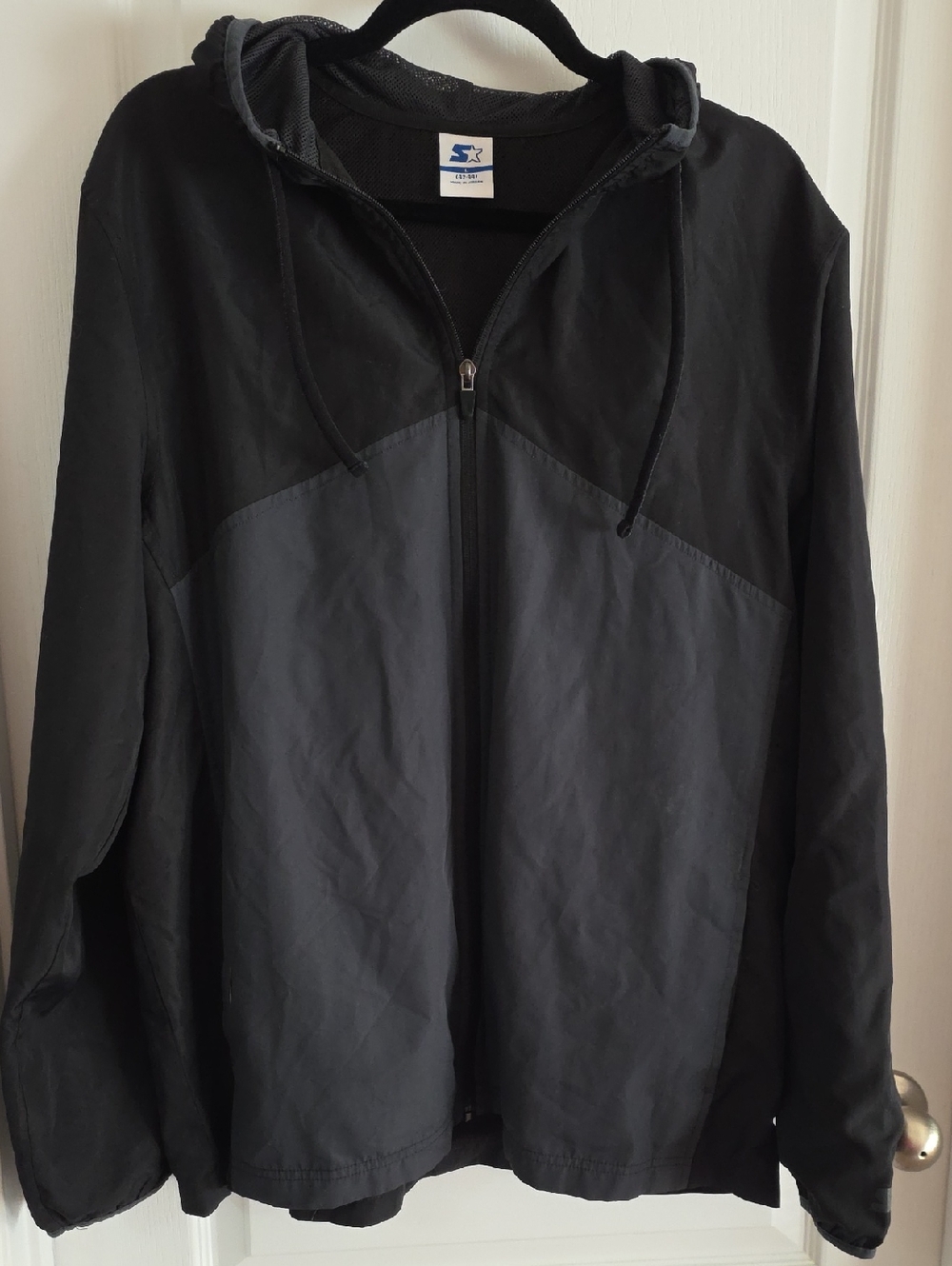 STARTER Two-Tone Hooded Zip Jacket in Black & Charcoal